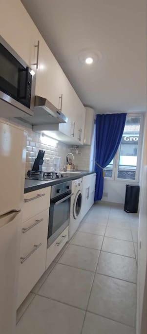 Near Bastille And Gare De Lyon * Parijs